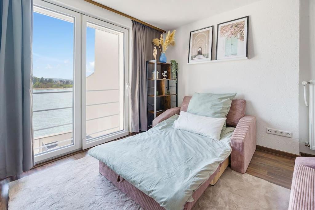 Apartment Beautiful Right On The Rhine